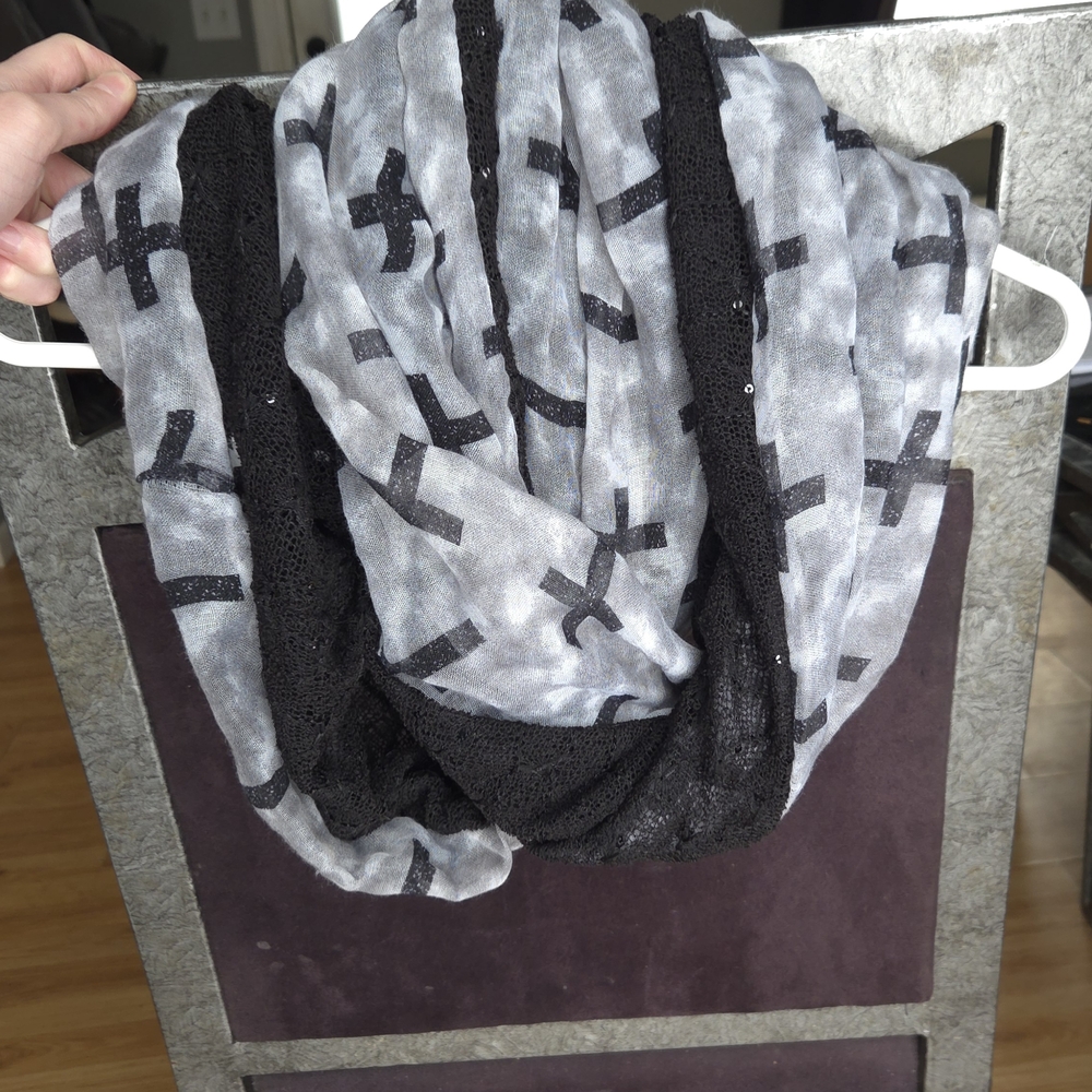 Black and Gray Patterned Infinity Scarf